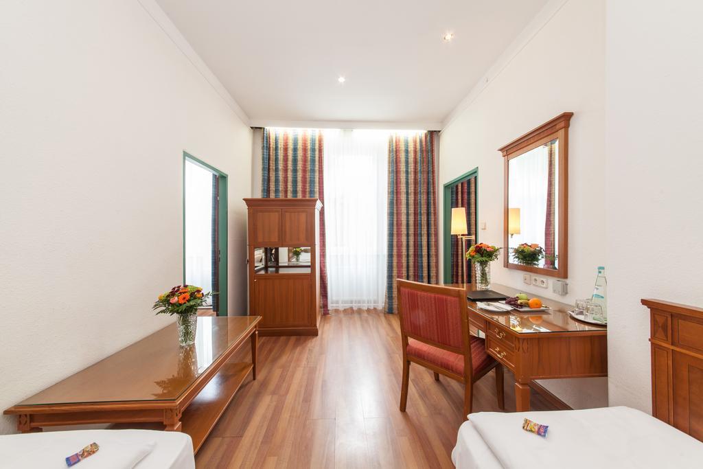 Novum Hotel Cristall Wien Messe Экстерьер фото