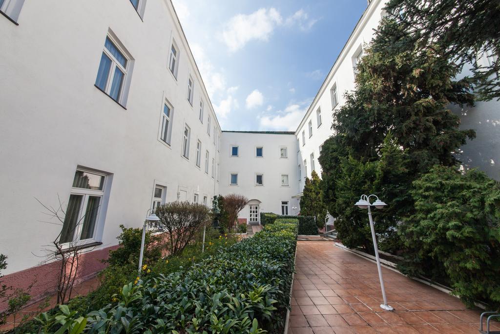 Novum Hotel Cristall Wien Messe Экстерьер фото