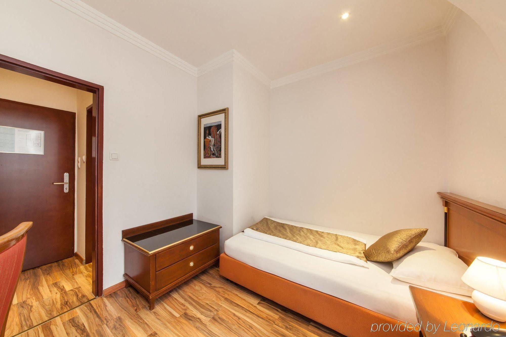 Novum Hotel Cristall Wien Messe Экстерьер фото