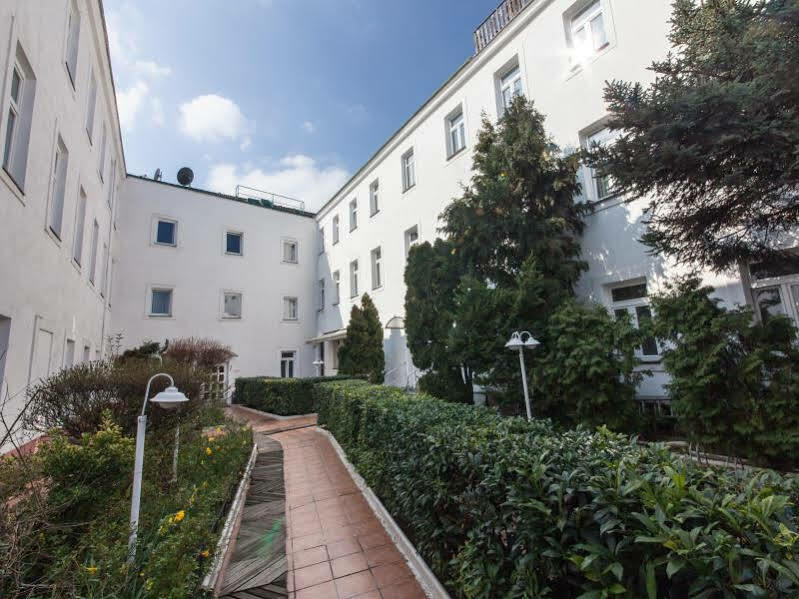 Novum Hotel Cristall Wien Messe Экстерьер фото